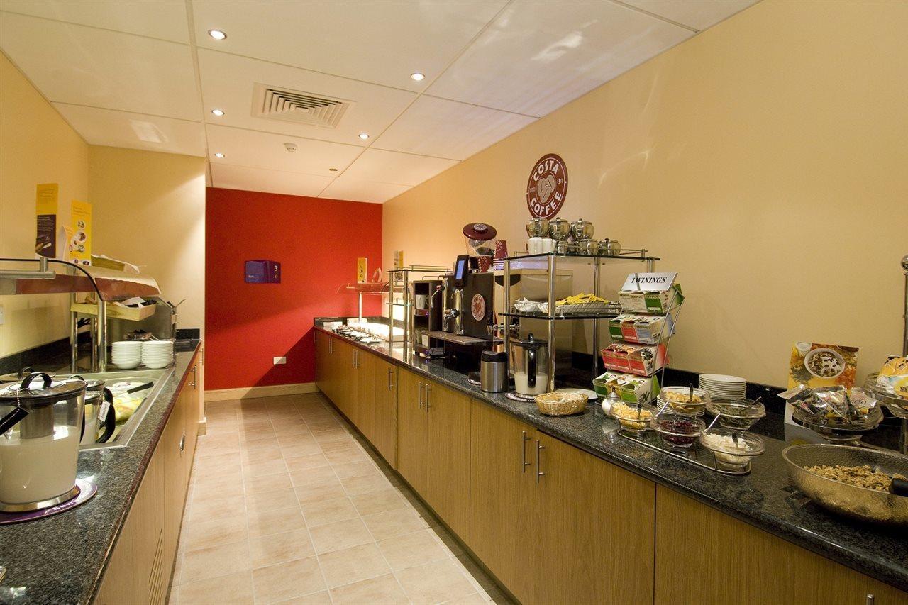 Premier Inn Sheffield City Centre Екстериор снимка
