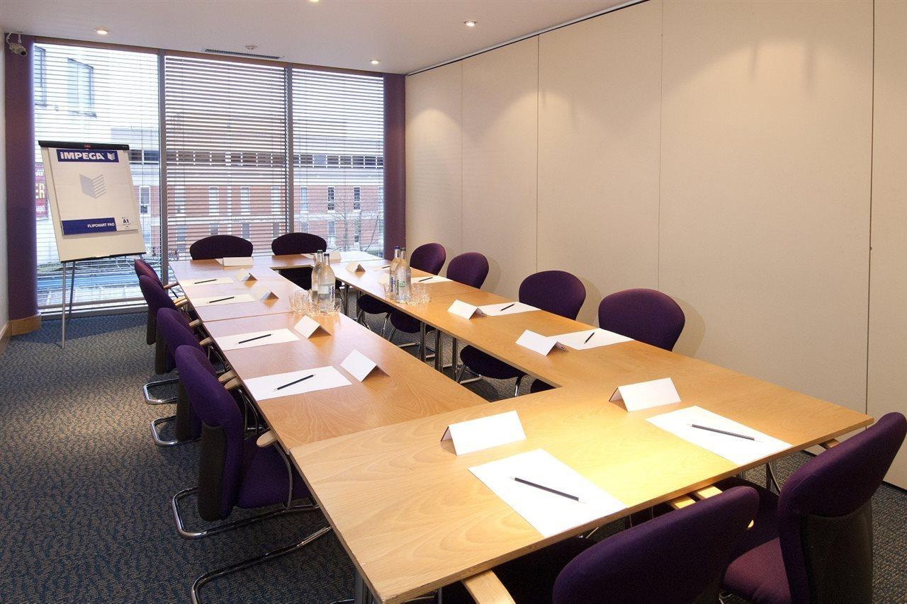Premier Inn Sheffield City Centre Екстериор снимка